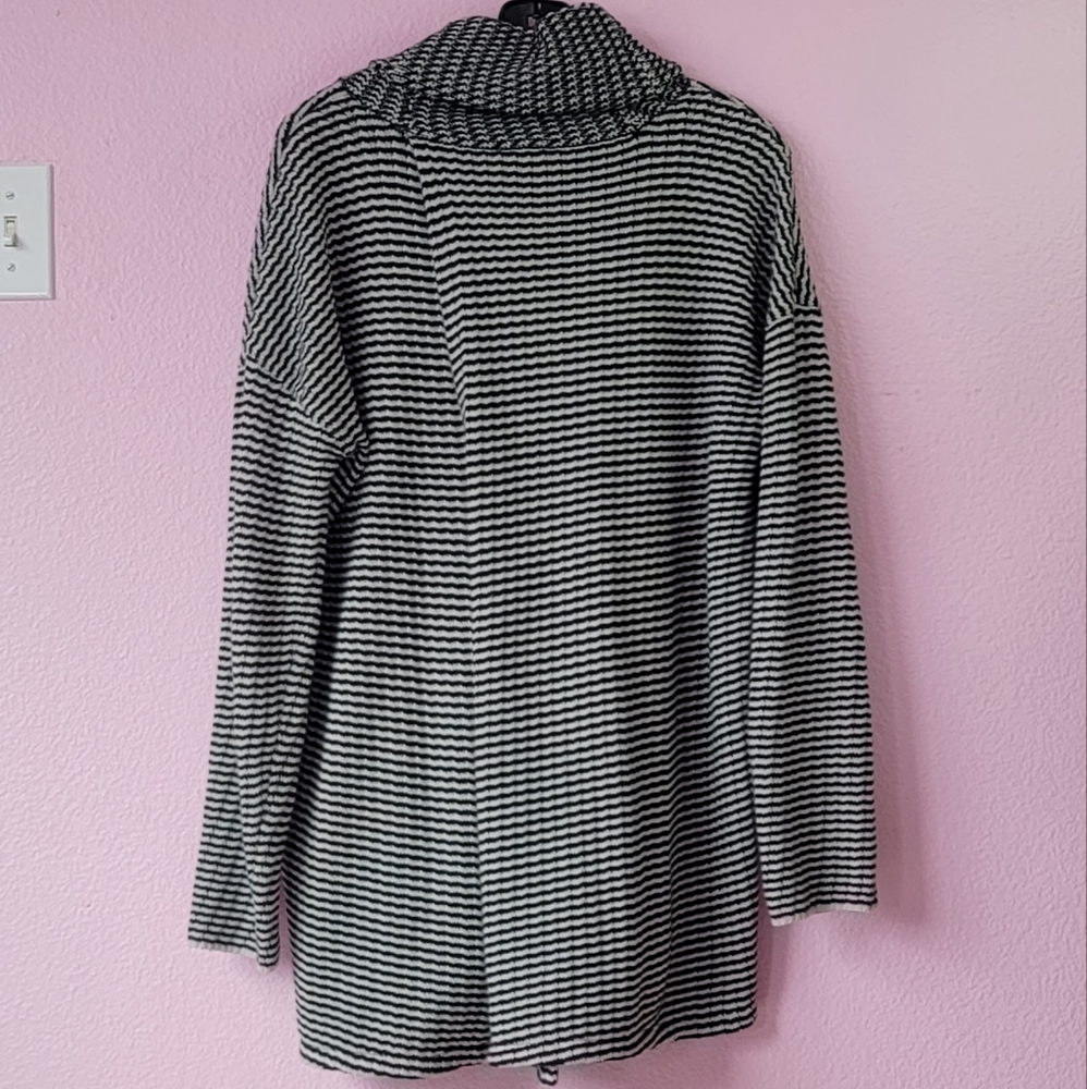 Cabi Fergie Chunky Split Hem Cowl Neck Wrap Sweater In Black White/Size M. - Picture 2 of 10